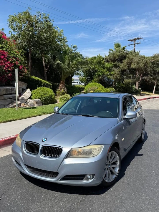 2011 BMW E90 3 Series Sedan - Image 5 of 20