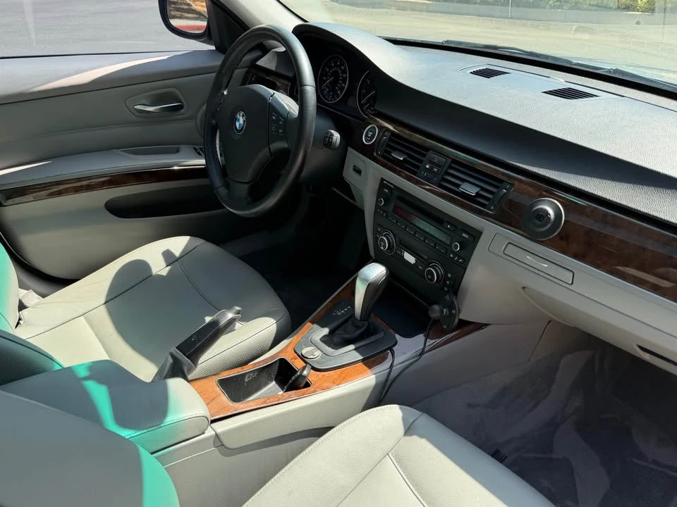 2011 BMW E90 3 Series Sedan - Image 17 of 20