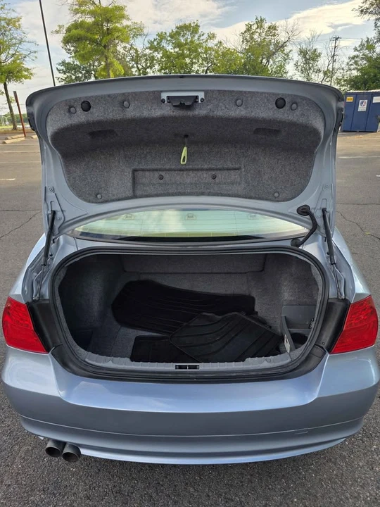 2011 BMW E90 3 Series Sedan - Image 18 of 20
