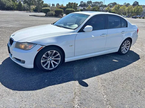 2011 BMW 3 Series 328i Sedan 4D
