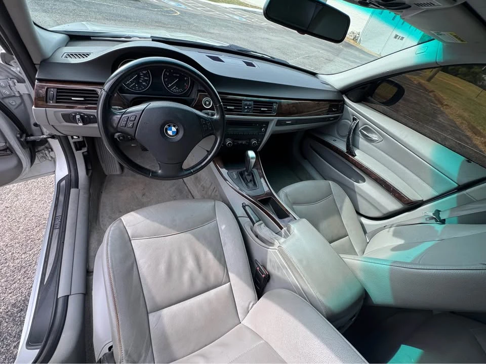 2011 BMW E90 3 Series Sedan - Image 9 of 10