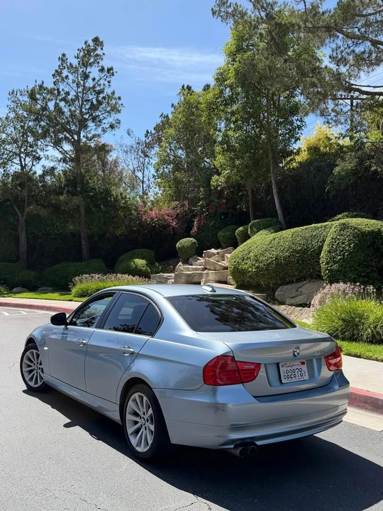 2011 BMW E90 3 Series Sedan - Image 8 of 20