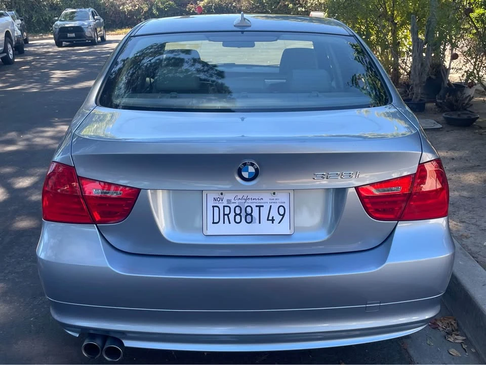 2011 BMW E90 3 Series Sedan - Image 4 of 9