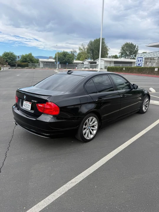 2011 BMW E90 3 Series Sedan - Image 5 of 13