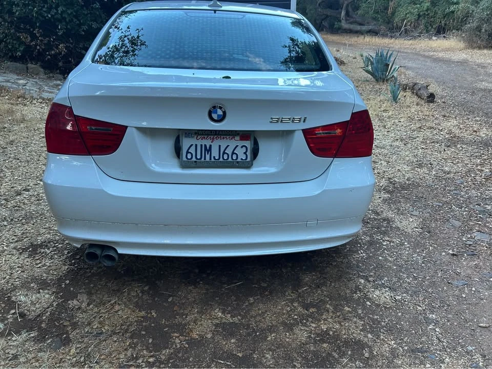2011 BMW E90 3 Series Sedan - Image 2 of 7