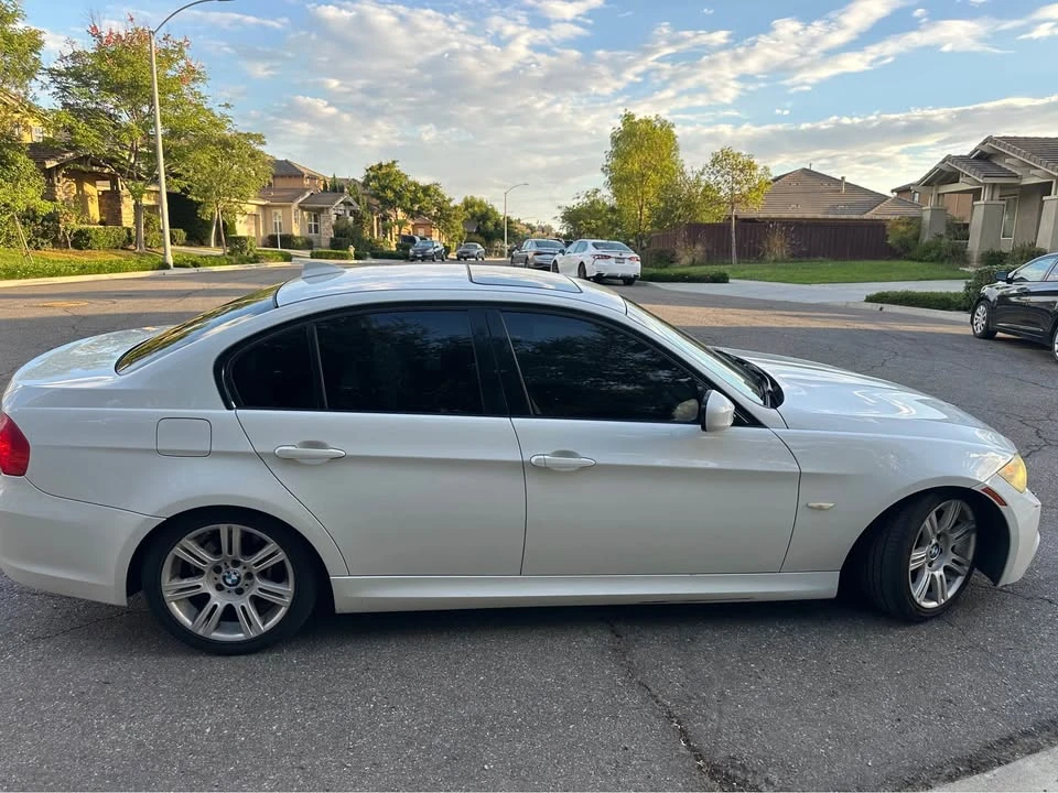 2011 BMW E90 3 Series Sedan - Image 4 of 20