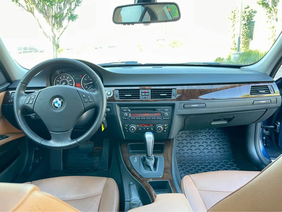 2011 BMW E90 3 Series Sedan - Image 17 of 20