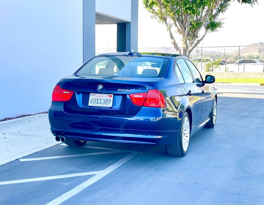 2011 BMW E90 3 Series Sedan - Image 4 of 20