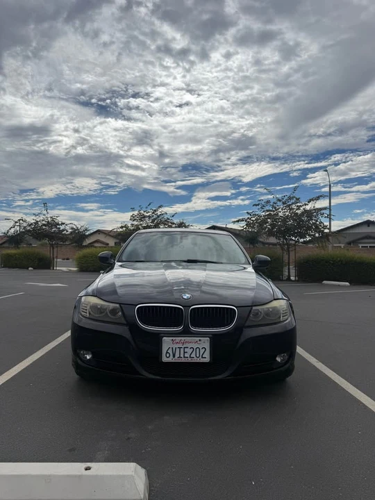 2011 BMW E90 3 Series Sedan - Image 2 of 13