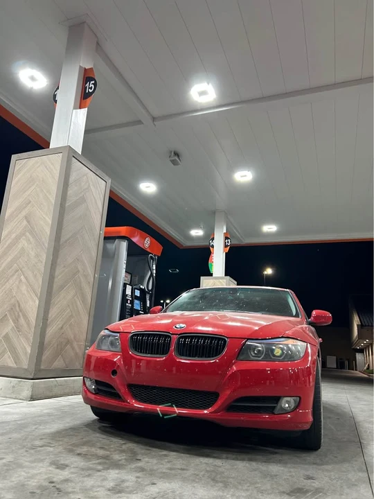 2011 BMW E90 3 Series Sedan - Image 2 of 5