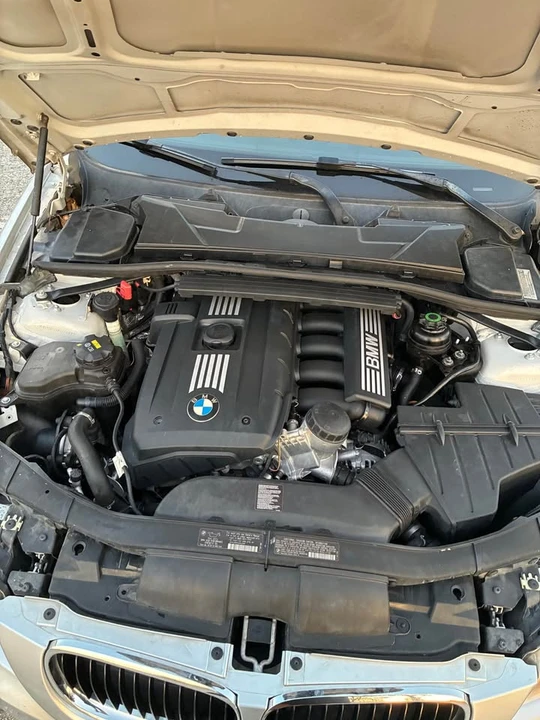 2011 BMW E90 3 Series Sedan - Image 9 of 9