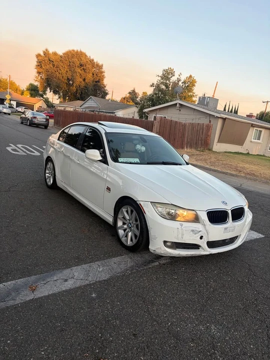 2011 BMW E90 3 Series Sedan - Image 3 of 4