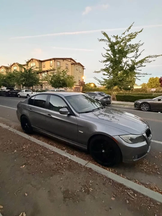 2011 BMW E90 3 Series Sedan - Image 2 of 7