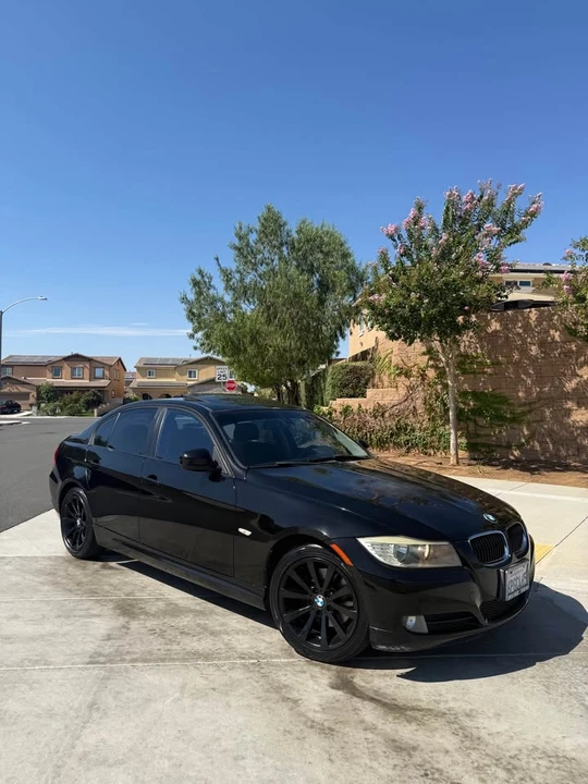 2011 BMW E90 3 Series Sedan - Image 3 of 10