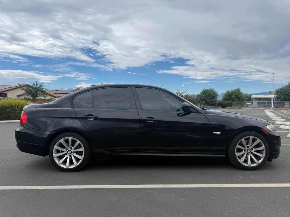 2011 BMW E90 3 Series Sedan - Image 4 of 13