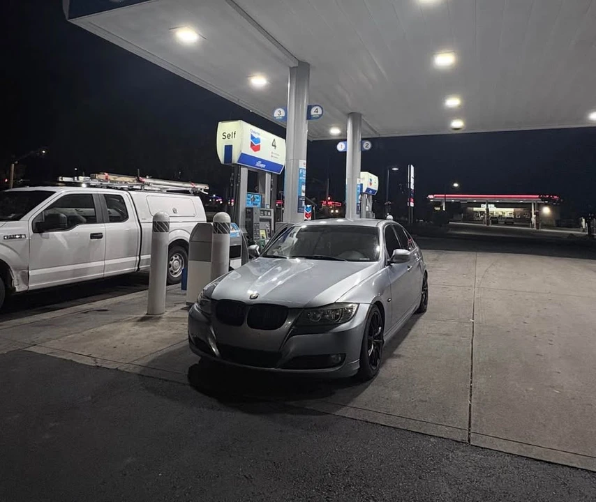 2011 BMW E90 3 Series Sedan - Image 3 of 3