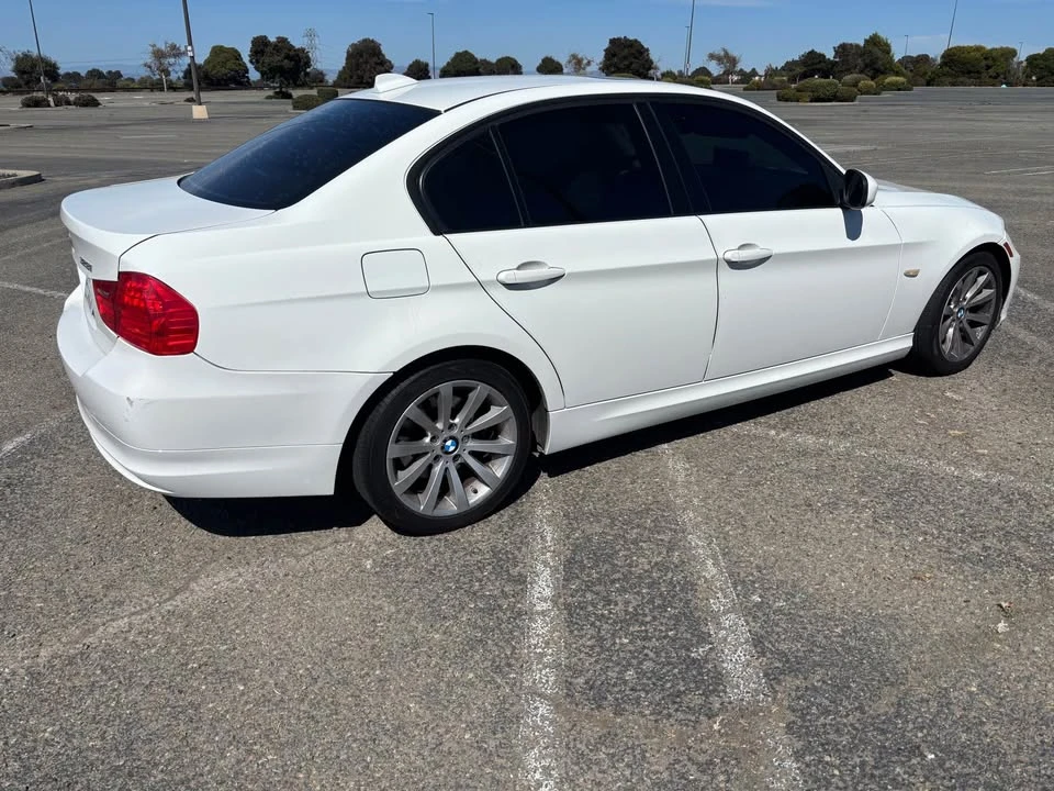 2011 BMW E90 3 Series Sedan - Image 4 of 10