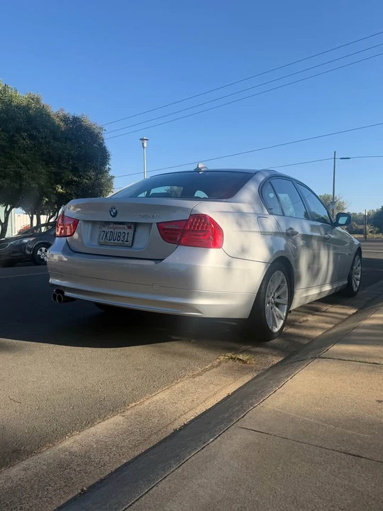 2011 BMW E90 3 Series Sedan - Image 4 of 10