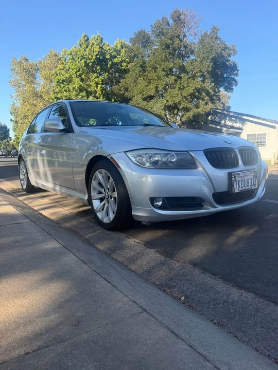 2011 BMW E90 3 Series Sedan - Image 3 of 10