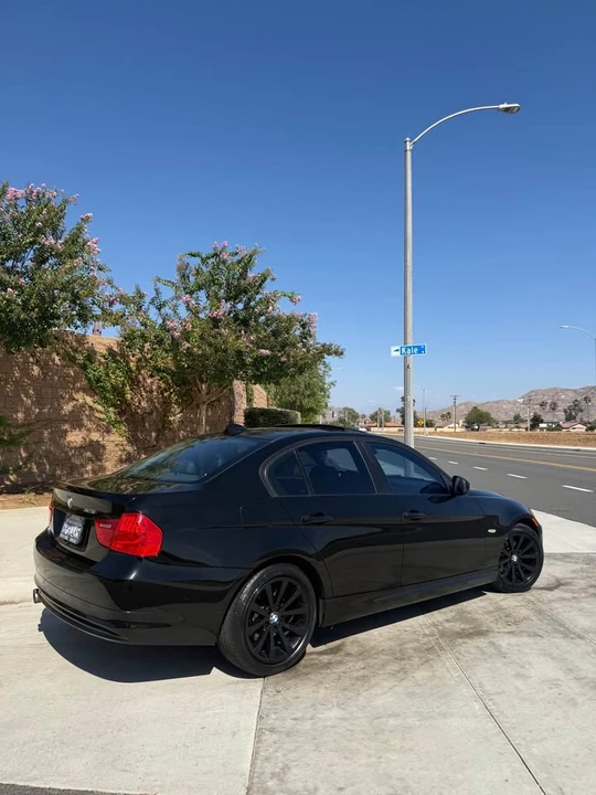 2011 BMW E90 3 Series Sedan - Image 4 of 10
