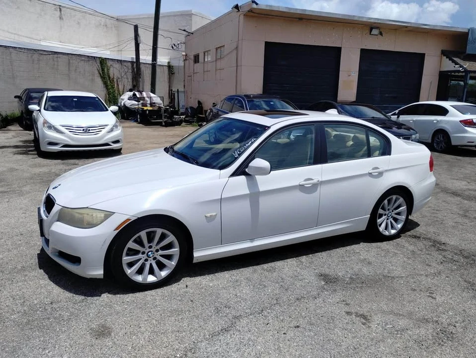2011 BMW E90 3 Series Sedan - Image 3 of 18