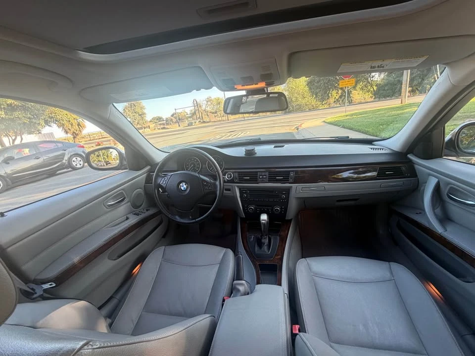 2011 BMW E90 3 Series Sedan - Image 7 of 10