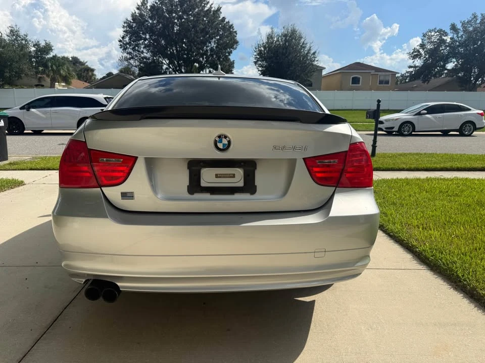 2011 BMW E90 3 Series Sedan - Image 4 of 19