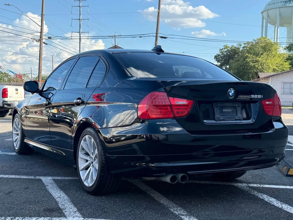 2011 BMW E90 3 Series Sedan - Image 6 of 17