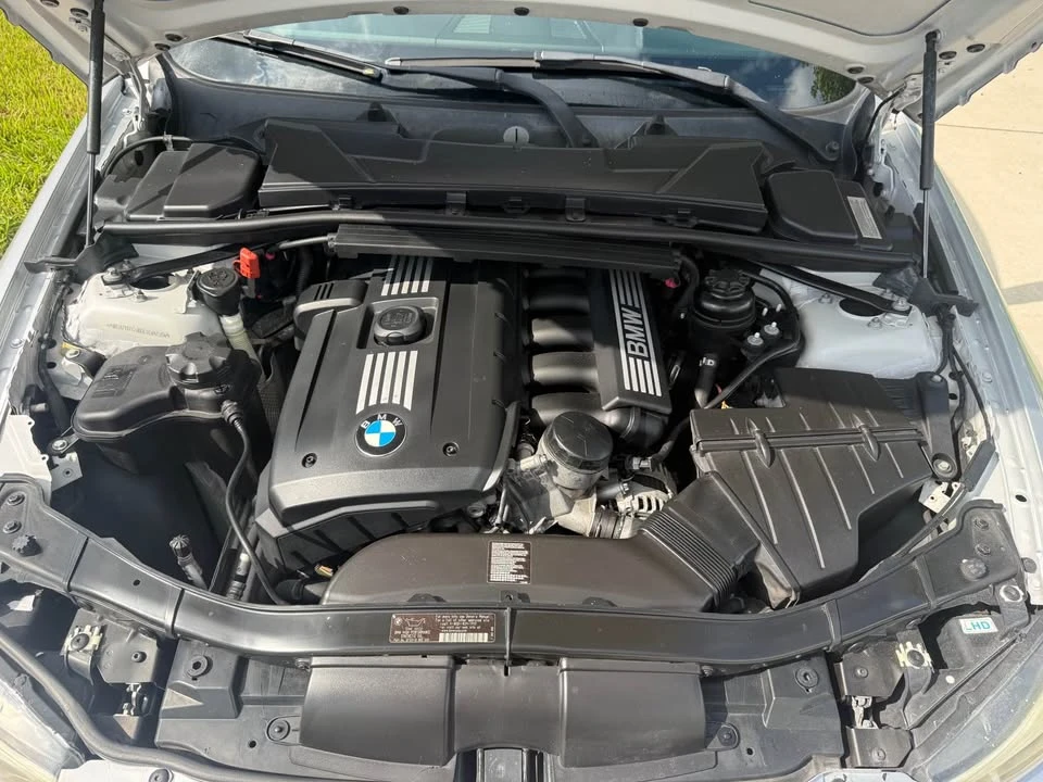 2011 BMW E90 3 Series Sedan - Image 18 of 19