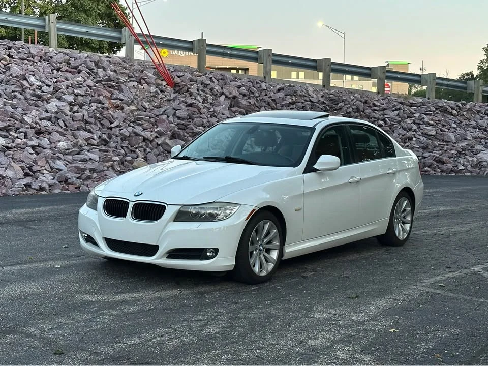 2011 BMW E90 3 Series Sedan - Image 3 of 20