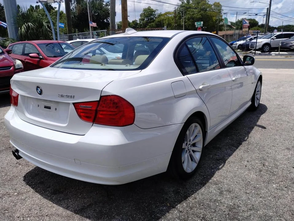 2011 BMW E90 3 Series Sedan - Image 7 of 18