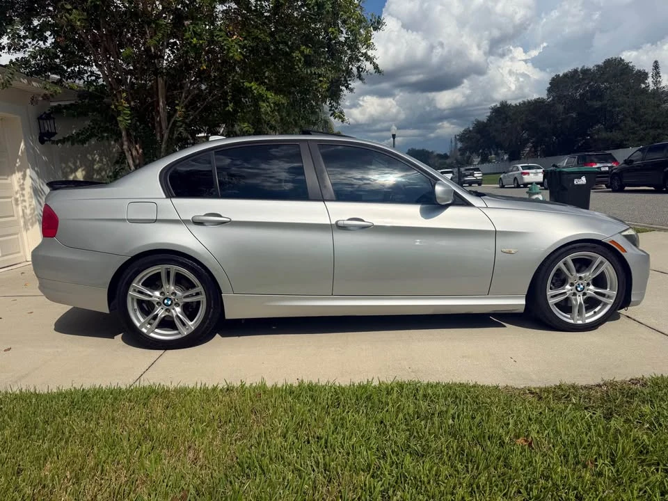 2011 BMW E90 3 Series Sedan - Image 8 of 19