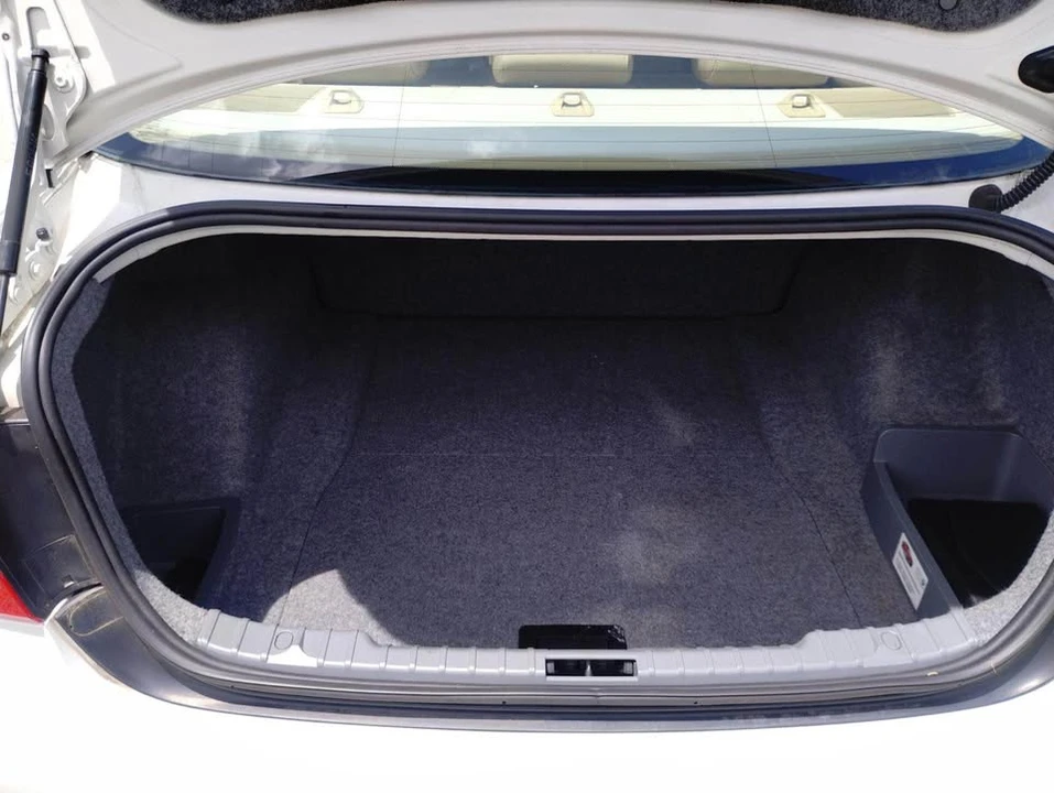 2011 BMW E90 3 Series Sedan - Image 18 of 18