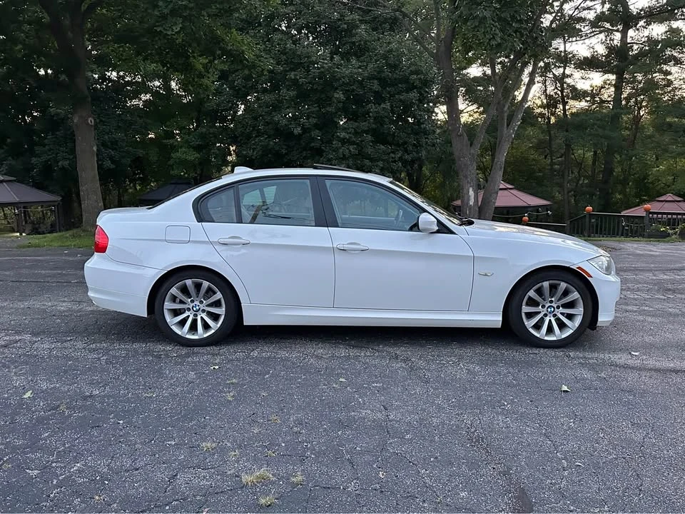 2011 BMW E90 3 Series Sedan - Image 4 of 20