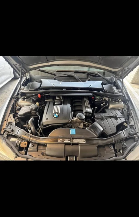 2011 BMW E90 3 Series Sedan - Image 5 of 5