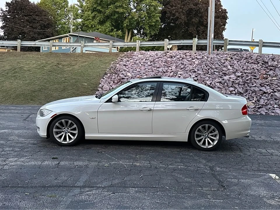2011 BMW E90 3 Series Sedan - Image 8 of 20