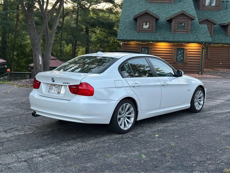 2011 BMW E90 3 Series Sedan - Image 7 of 20