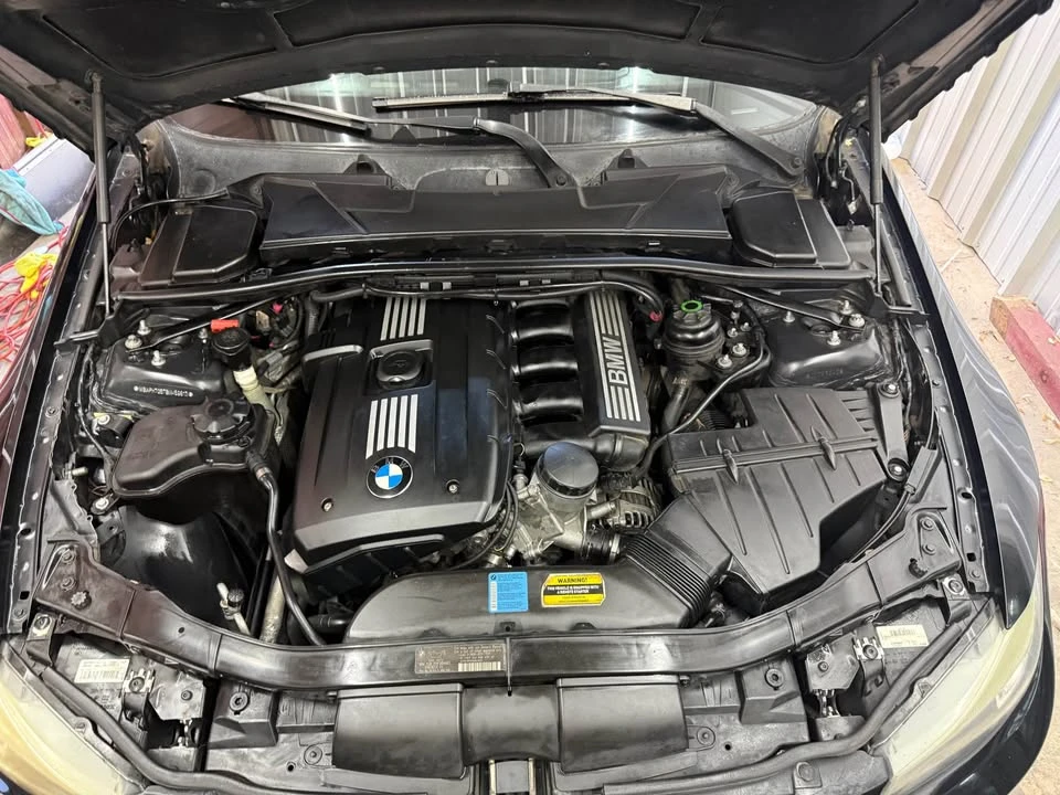 2011 BMW E90 3 Series Sedan - Image 14 of 17