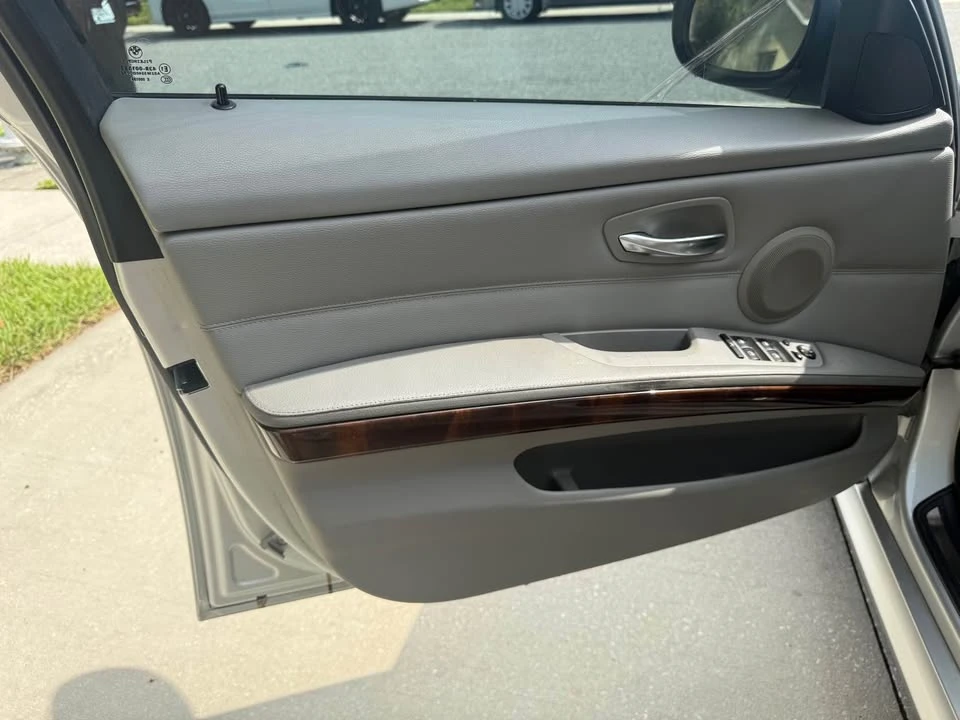2011 BMW E90 3 Series Sedan - Image 13 of 19