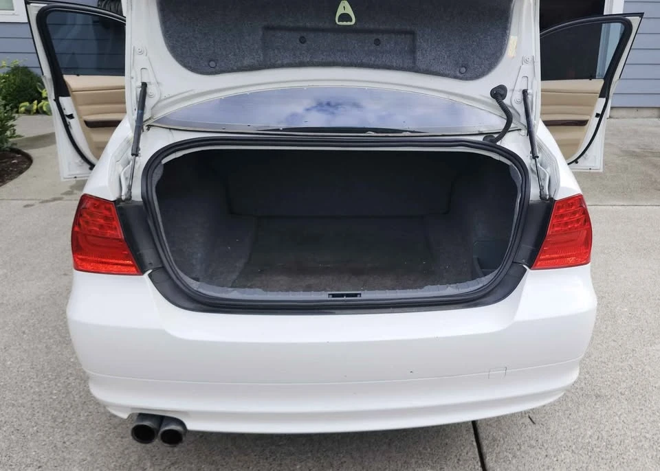 2011 BMW E90 3 Series Sedan - Image 5 of 9