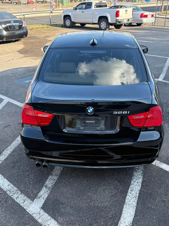 2011 BMW E90 3 Series Sedan - Image 7 of 17