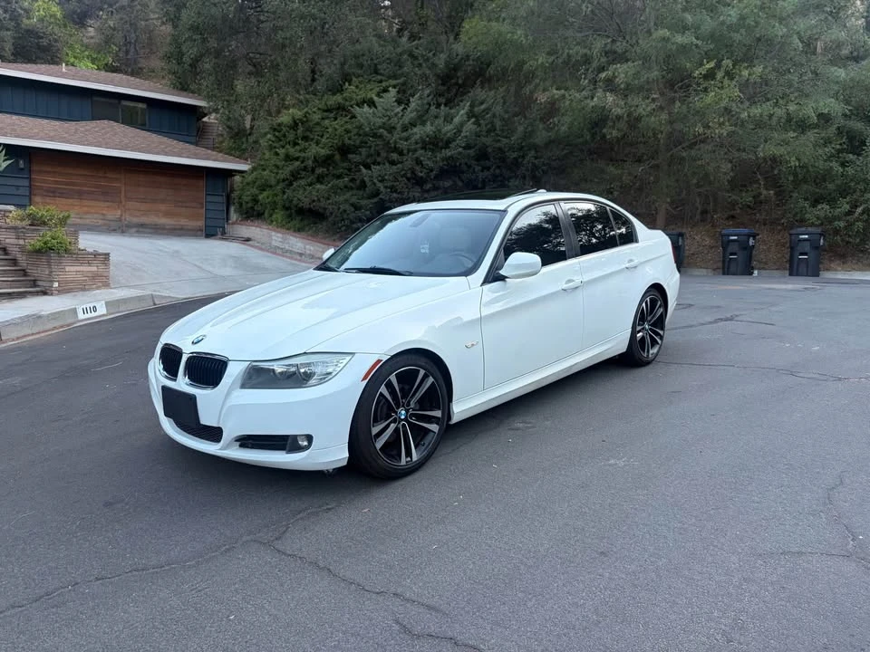 2011 BMW E90 3 Series Sedan - Image 5 of 13