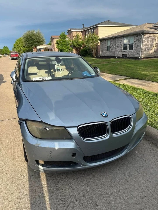 2011 BMW E90 3 Series Sedan - Image 2 of 3