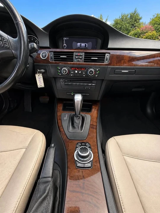 2011 BMW E90 3 Series Sedan - Image 17 of 20
