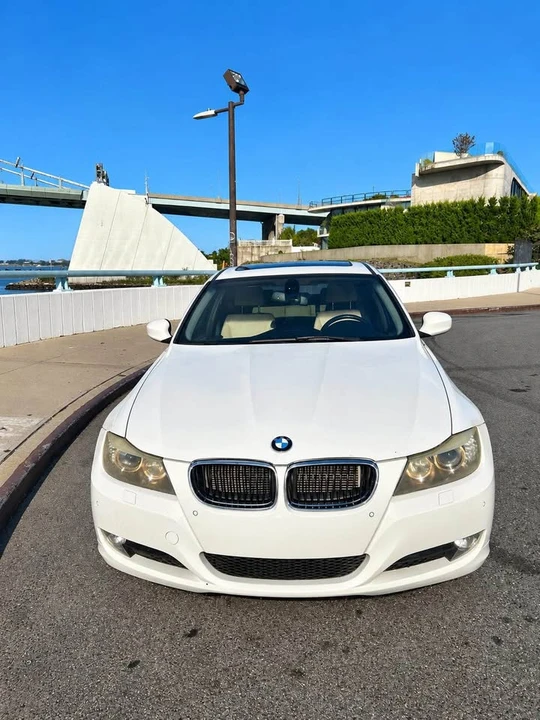 2011 BMW E90 3 Series Sedan - Image 9 of 20