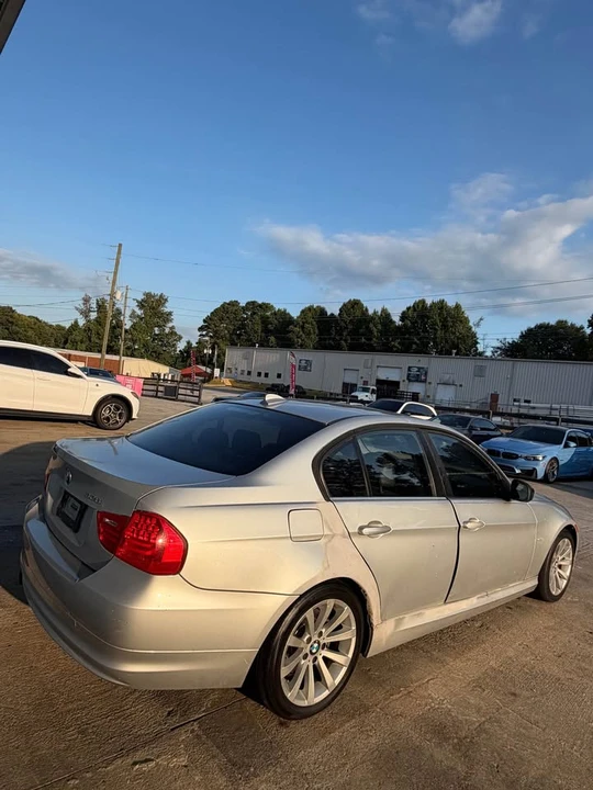 2011 BMW E90 3 Series Sedan - Image 4 of 8