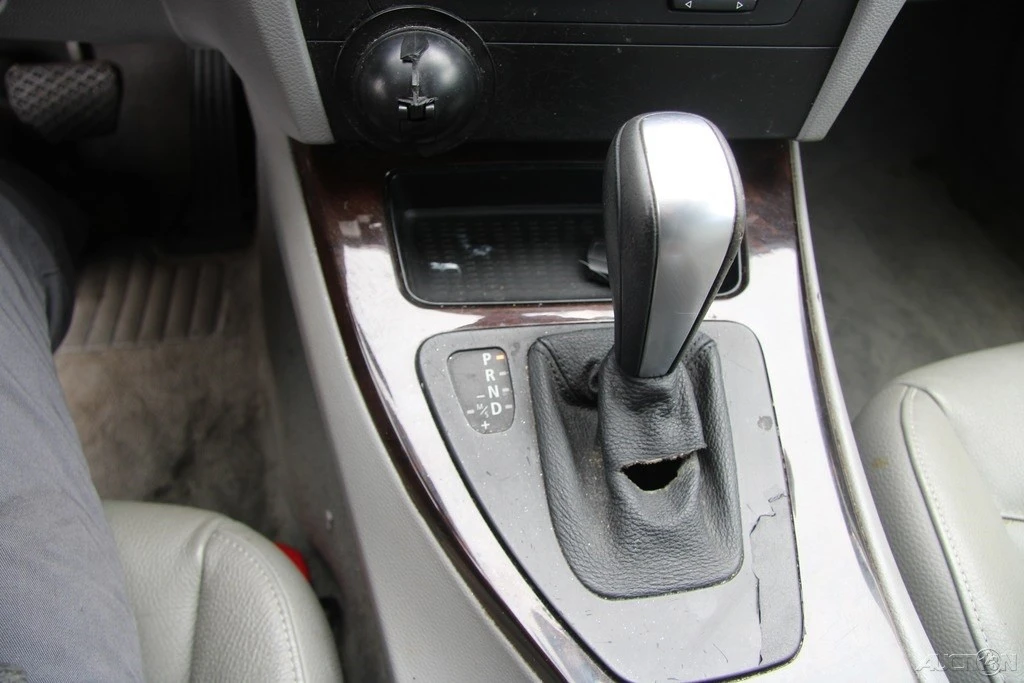 2011 BMW E90 3 Series Sedan - Image 18 of 21