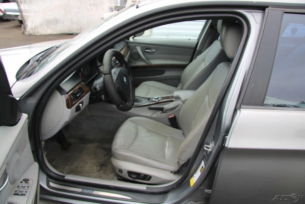 2011 BMW E90 3 Series Sedan - Image 13 of 21