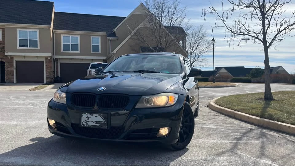 2011 BMW E90 3 Series Sedan - Image 2 of 9