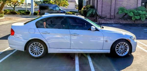 2011 BMW E90 3 Series Sedan - Image 4 of 15